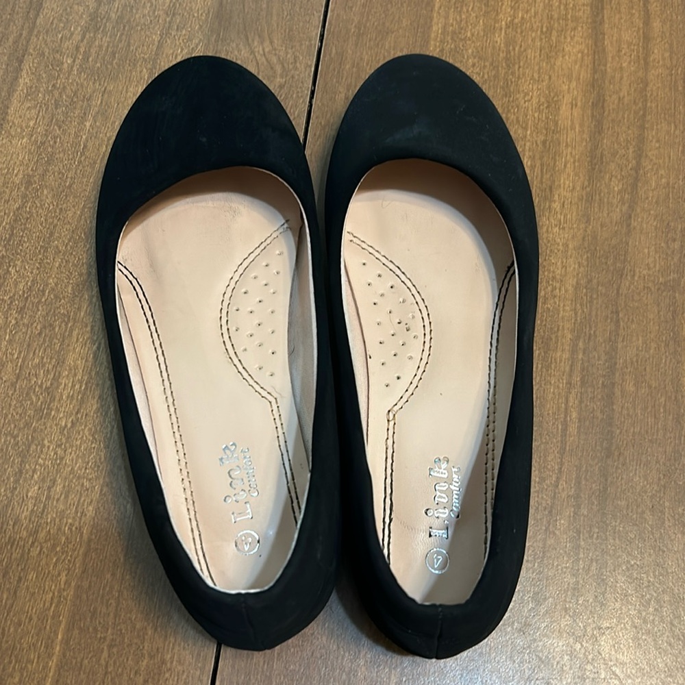 Link Comfort faux suede black flats in size 4